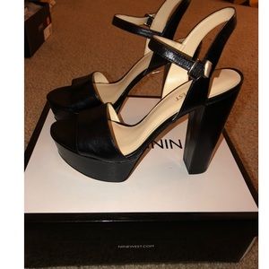 BRAND NEW!! NEVER WORN NINE WEST PLATFORM PUMPS!